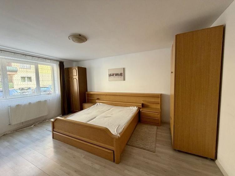 Apartament cu 3 camere semidecomandat în Central