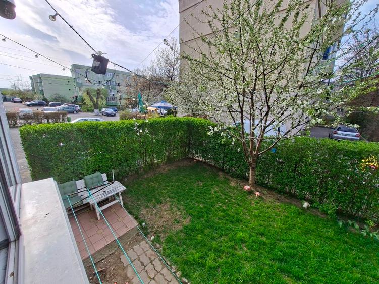 Apartament cu 3 camere decomandat în 1 Decembrie