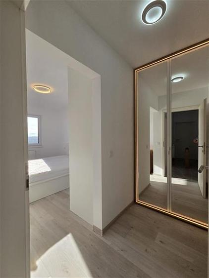 Apartament cu 3 camere decomandat, mobilat în Tractorul