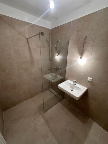 Apartament cu 3 camere decomandat în Theodor Pallady