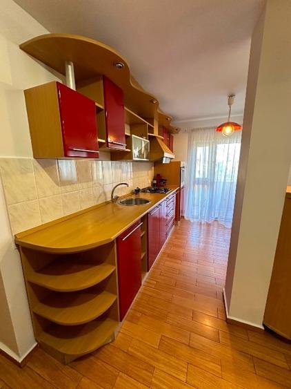 Apartament cu 3 camere semidecomandat, mobilat în Micălaca