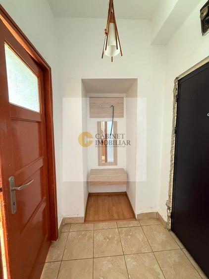 Apartament cu 2 camere semidecomandat, mobilat în Romană