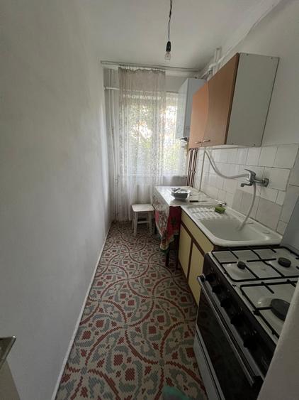 Apartament cu 2 camere semidecomandat în Craiovița Nouă