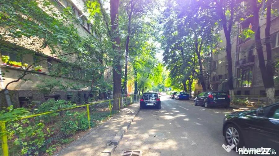 Apartament cu 3 camere decomandat în Ferentari