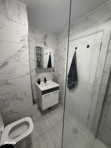 Apartament cu 3 camere, mobilat în Văcăresti