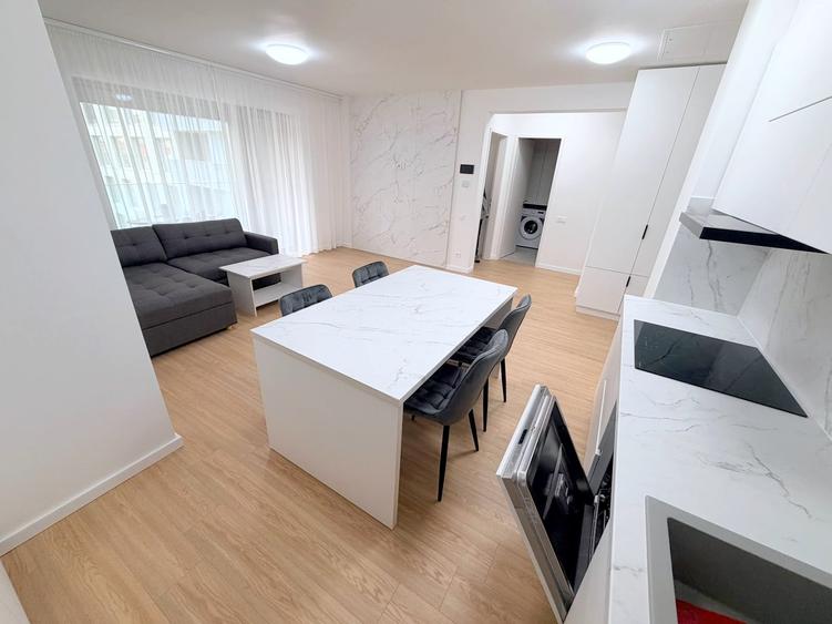 Apartament cu 3 camere semidecomandat în Central