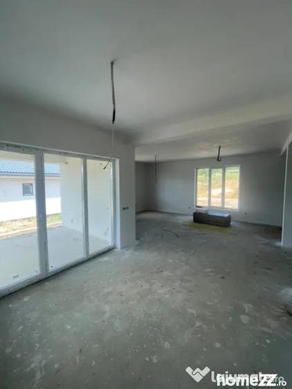 Casă cu 5 camere cu Teren 530 Mp în Satu Nou de Jos