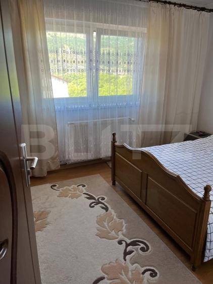 Apartament cu 3 camere semidecomandat, mobilat în Vatra Dornei