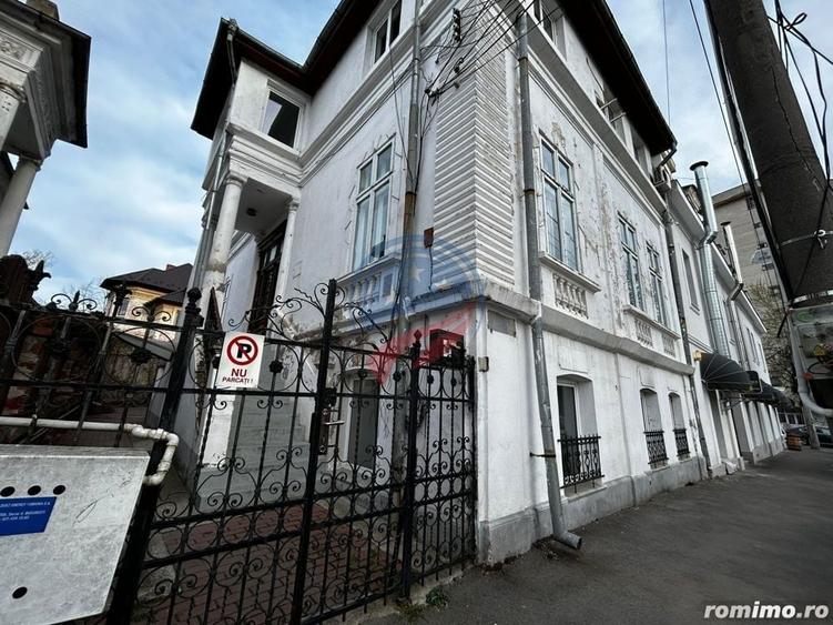 Casă cu 8 camere cu Teren 117 Mp în Ultracentral