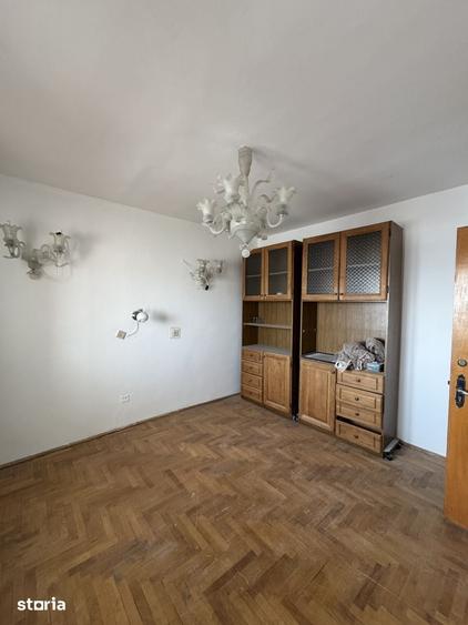 Apartament cu 4 camere decomandat în Central