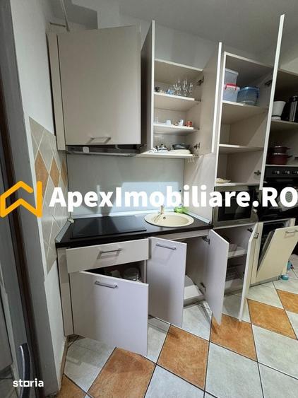 Apartament cu 3 camere semidecomandat în Romană