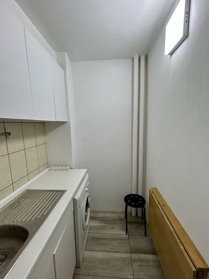 Garsonieră decomandată în Titan