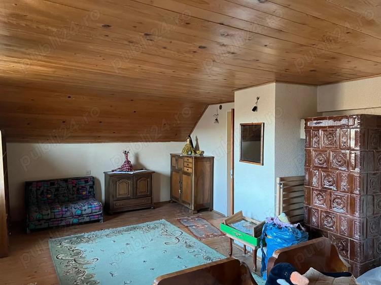 Casă cu 4 camere în Vărzaru
