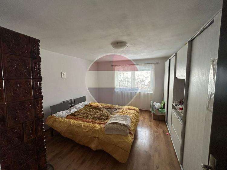 Casă individuală cu 3 camere cu Teren 925 Mp în Central