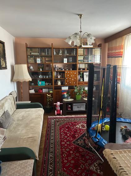 Apartament cu 4 camere decomandat în Favorit