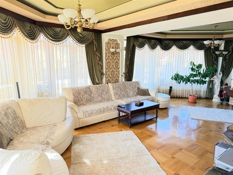 Casă cu 8 camere cu Teren 1280 Mp în Valea Doftanei