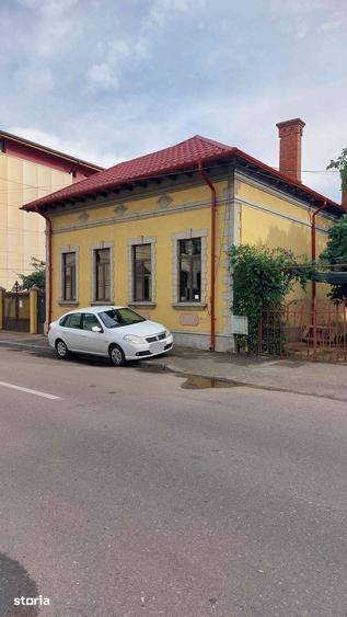 Spațiu comercial, de 160 mp, în Central