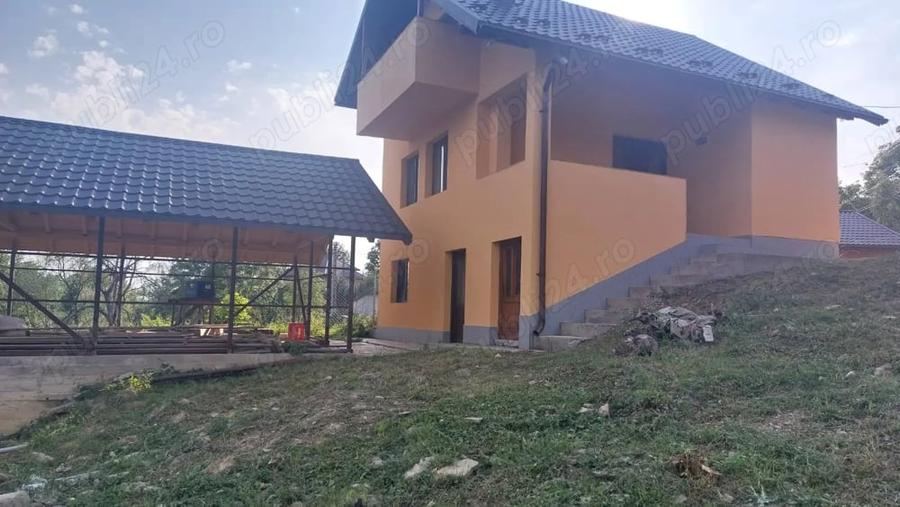 Casă cu 2 camere cu Teren 2000 Mp în Brebu