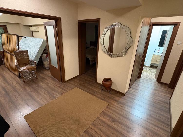 Apartament cu 4 camere decomandat în P-ța Unirii