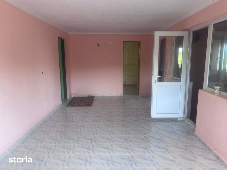 Casă cu 7 camere cu Teren 580 Mp în Șimnicu de Sus