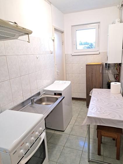 Apartament cu 3 camere decomandat în Dâmbu Pietros