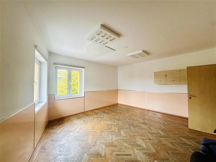Casă individuală cu 6 camere cu Teren 275 Mp în Bartolomeu