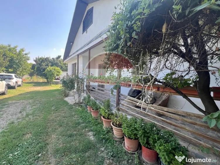 Casă cu 3 camere cu Teren 2244 Mp în Jorăști