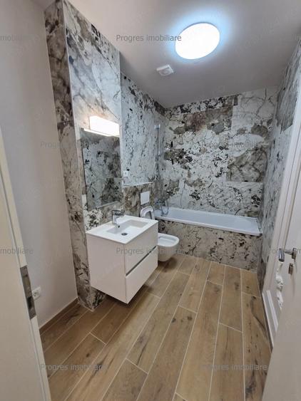 Apartament cu 3 camere semidecomandat în Aradului