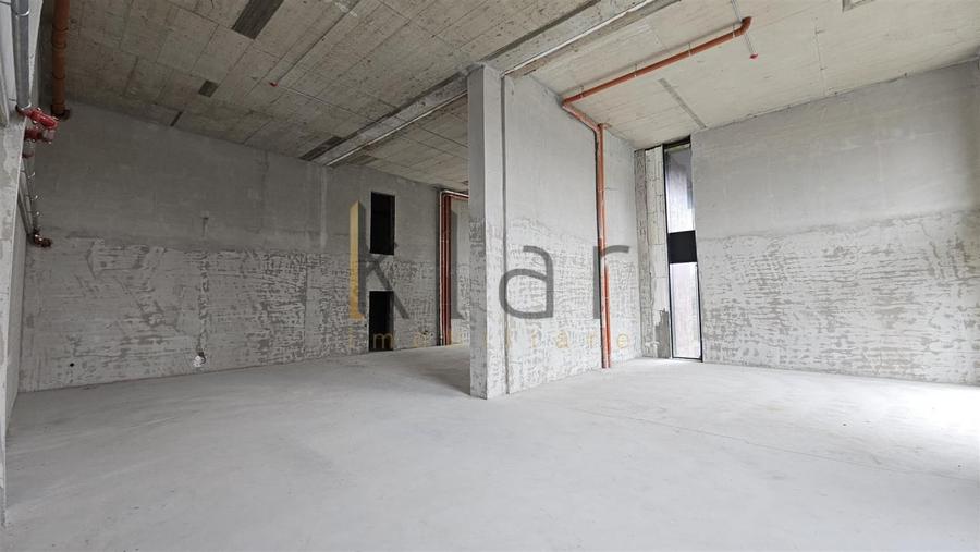 Spațiu comercial, de 358.60000610352 mp, în Sopor
