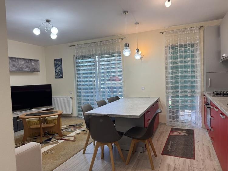 Apartament cu 3 camere semidecomandat în Florești