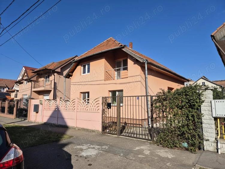 Casă cu 5 camere cu Teren 500 Mp în Nufărul