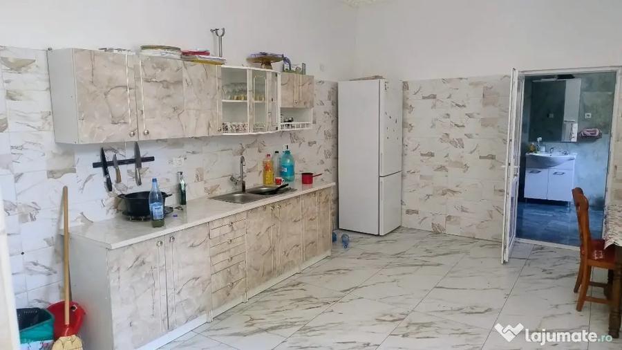 Casă cu 4 camere în Exterior Vest