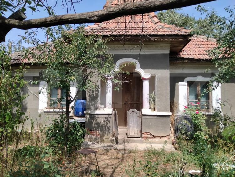 Casă individuală cu 4 camere cu Teren 2300 Mp în Vârvor