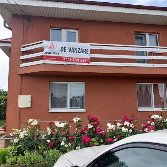 Casă individuală cu 9 camere cu Canalizare în 9 Mai