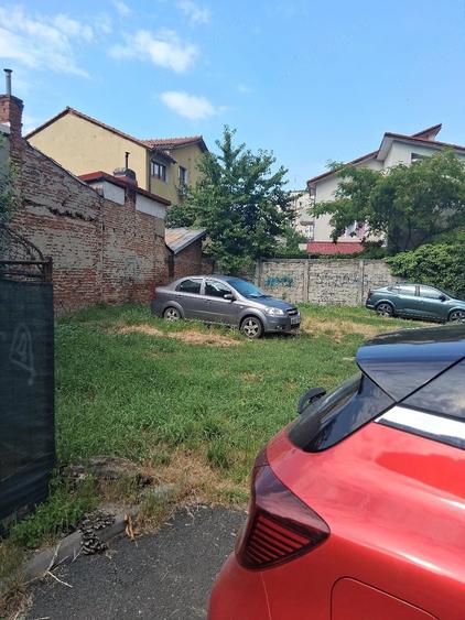 Casă cu 6 camere cu Teren 193 Mp în 13 Septembrie