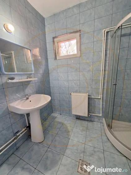 Casă cu 3 camere cu Canalizare în Central