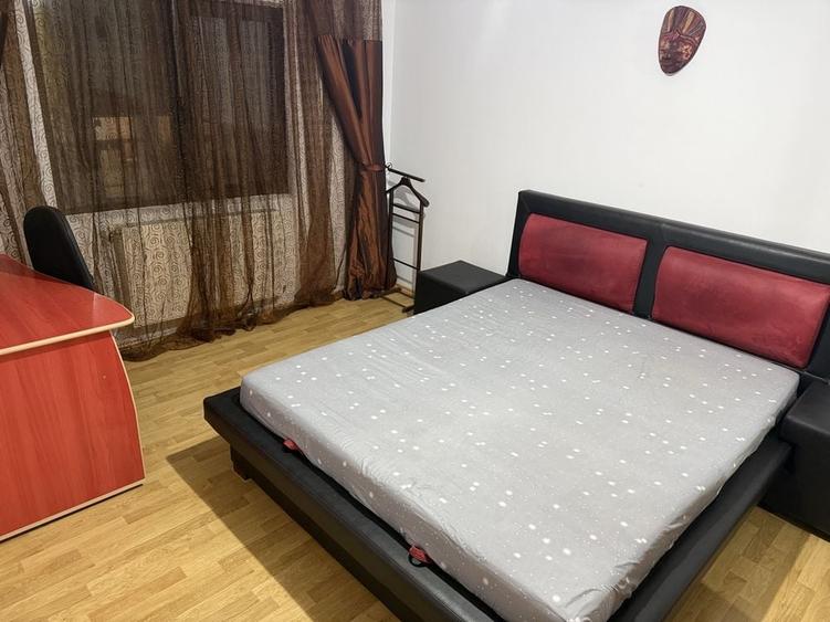 Apartament cu 3 camere decomandat în Exterior Vest