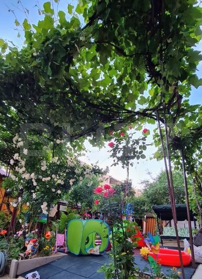 Casă individuală cu 7 camere cu Canalizare în Aurel Vlaicu