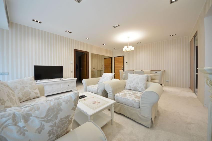 Apartament cu 3 camere semidecomandat, mobilat în Șoseaua Nordului