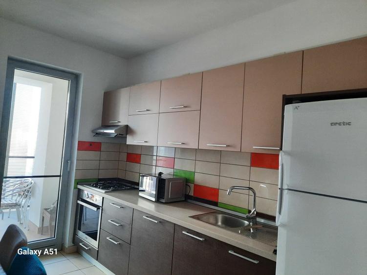 Apartament cu 3 camere decomandat în Splaiul Unirii