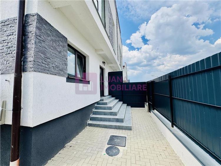 Duplex cu 4 camere cu Canalizare în Central