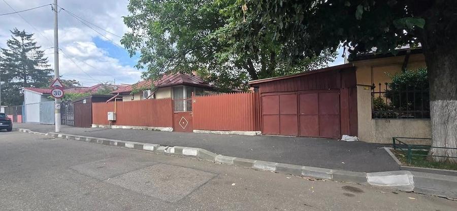Casă cu 5 camere cu Teren 600 Mp în Andronache