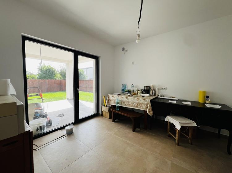 Duplex cu 6 camere cu Canalizare în Dumbrăvița