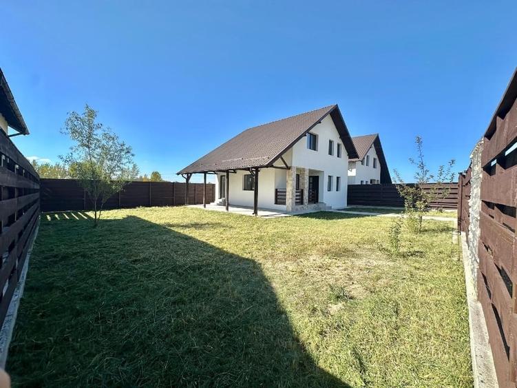Casă individuală cu 5 camere cu Teren 400 Mp în Central