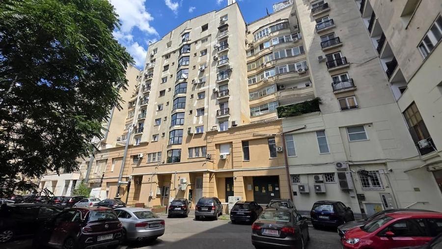 Apartament cu 4 camere decomandat în Centrul Istoric