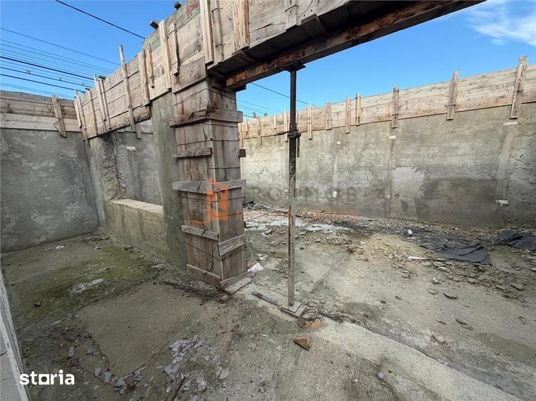 Casă cu 4 camere decomandat cu Teren 1291 Mp în Stâlpu