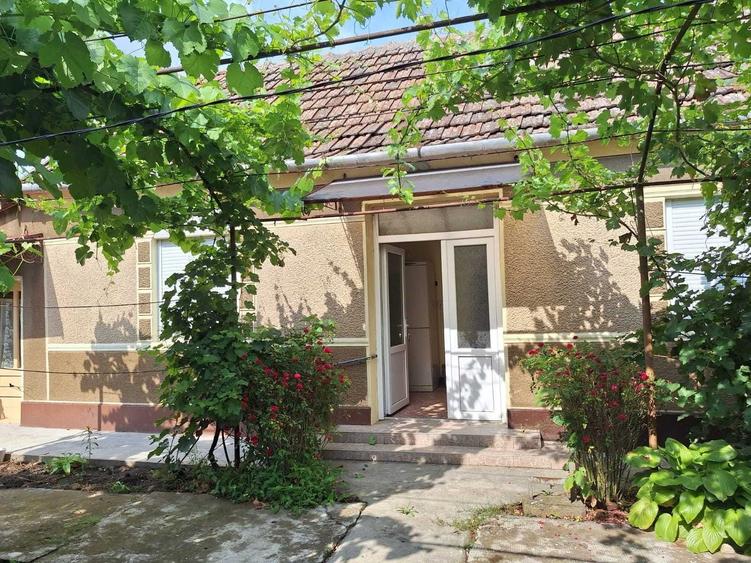 Casă cu 4 camere în Șimand