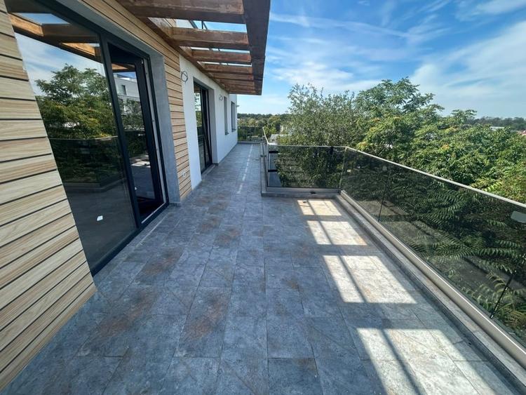 Penthouse cu 3 camere, mobilat în Străulești