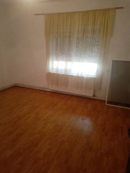 Casă cu 6 camere cu Teren 500 Mp în Moșnița Veche