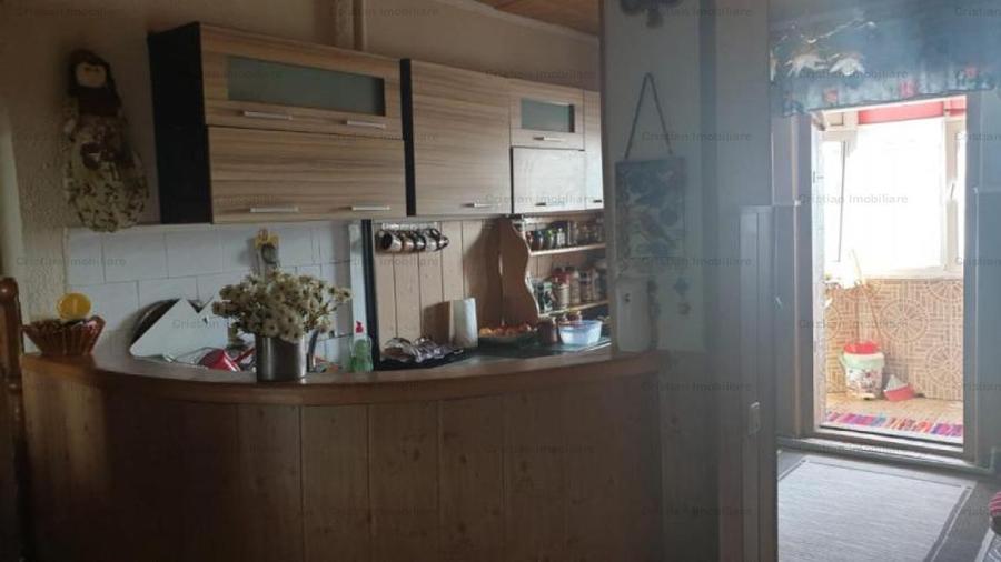 Apartament cu 3 camere decomandat în Buzaului